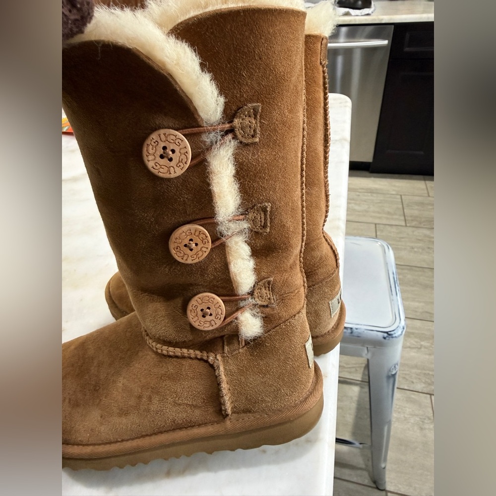 UGGs size 2 youth